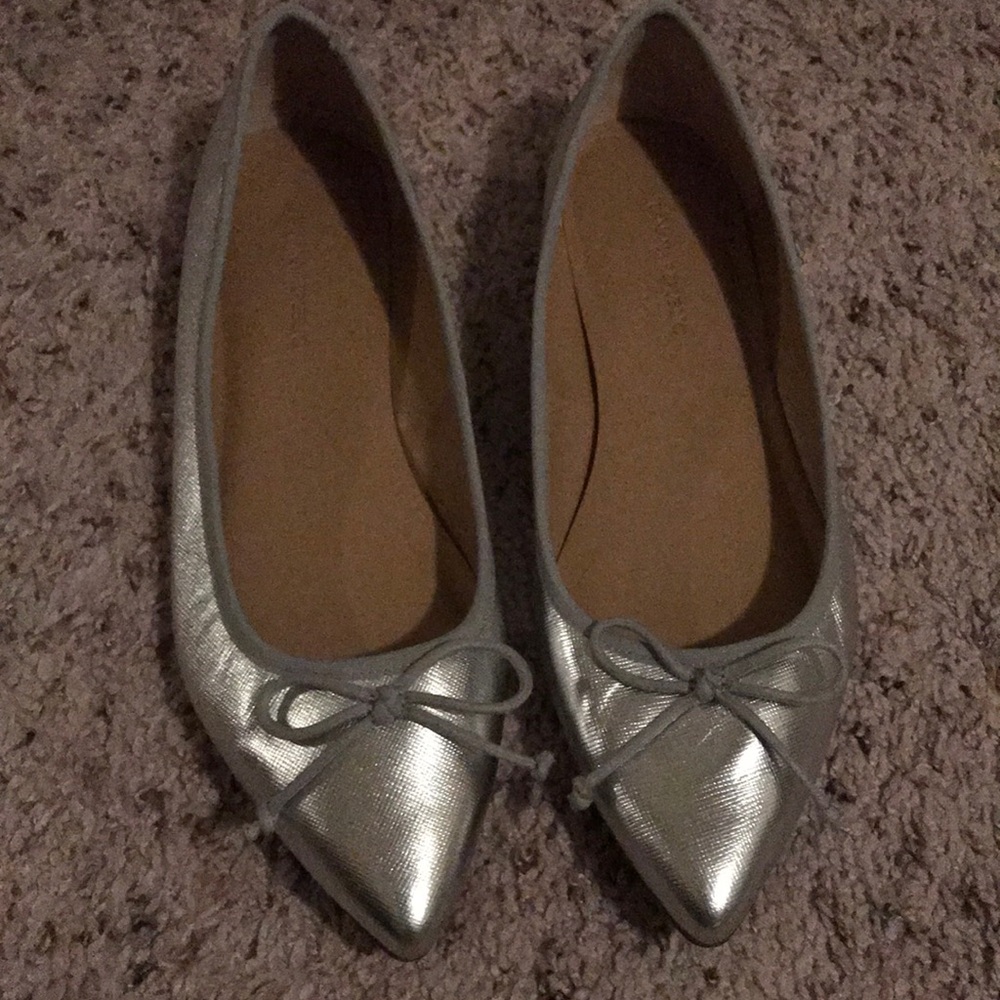Size 8 1/2 Banana Republic silver flats